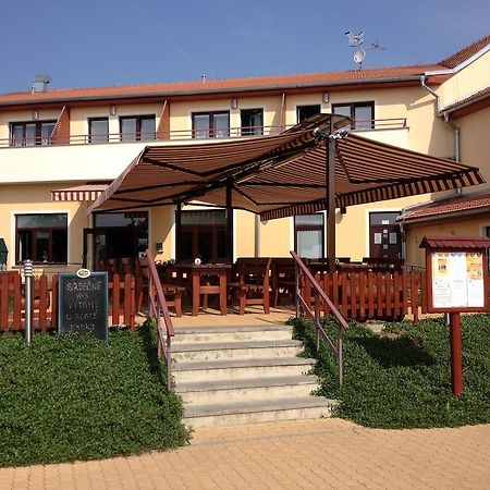 Apartmany, Penzion, Wellness U Zlate Rybky Vyskov Exterior photo