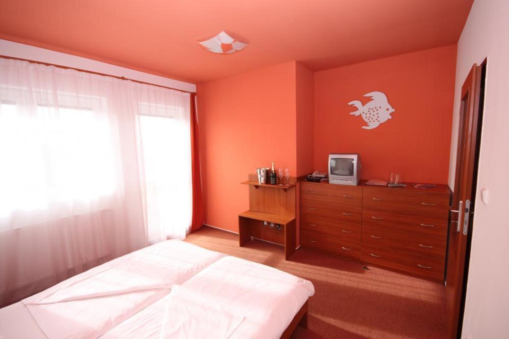 Apartmany, Penzion, Wellness U Zlate Rybky Vyskov Exterior photo