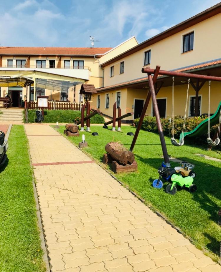 Apartmany, Penzion, Wellness U Zlate Rybky Vyskov Exterior photo