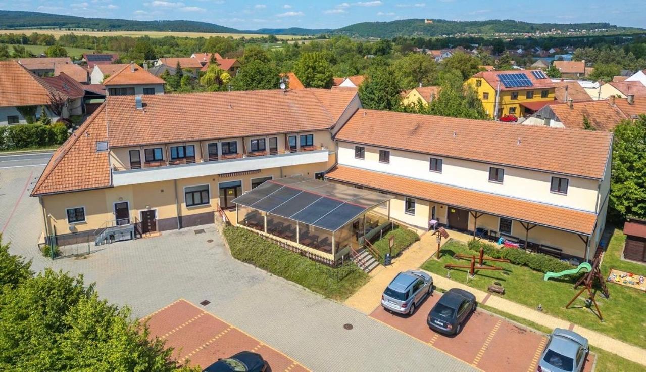 Apartmany, Penzion, Wellness U Zlate Rybky Vyskov Exterior photo