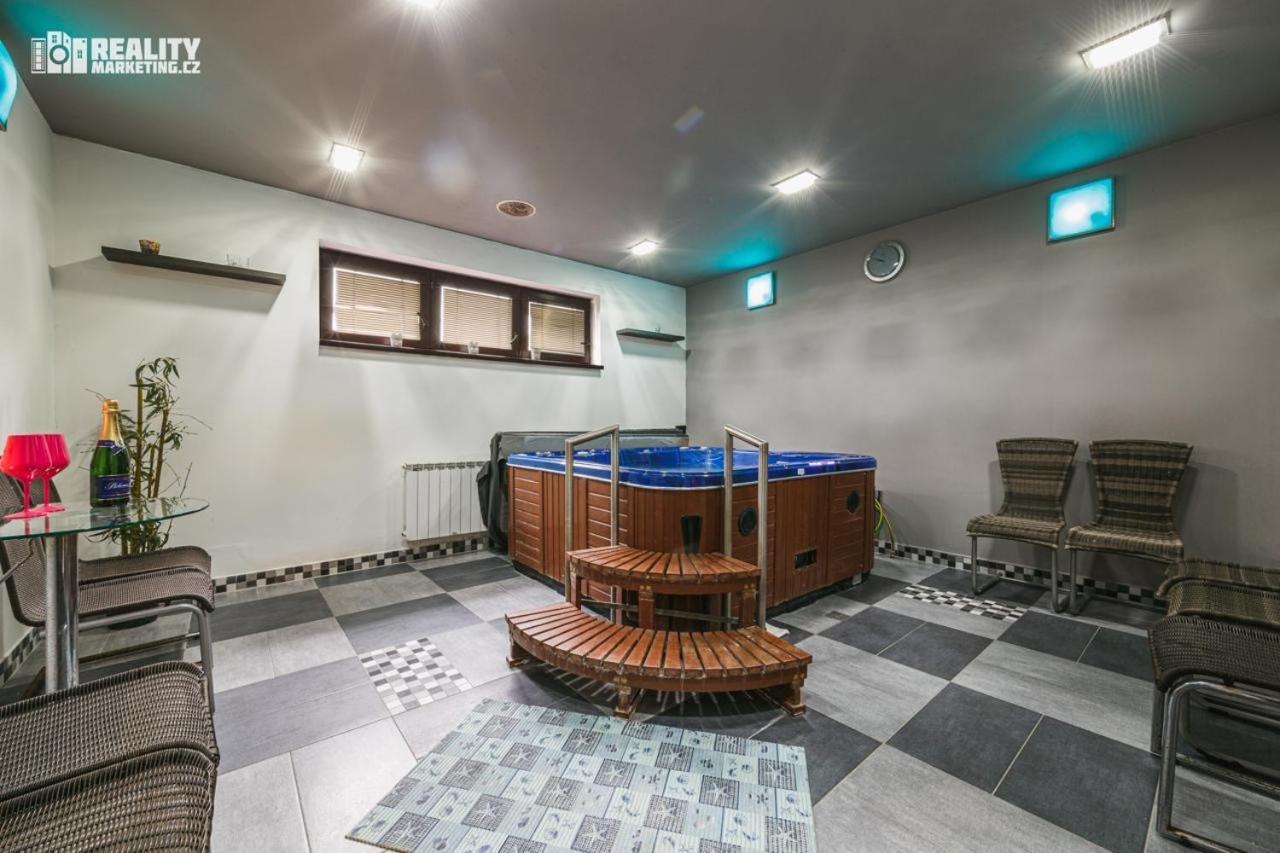 Apartmany, Penzion, Wellness U Zlate Rybky Vyskov Exterior photo
